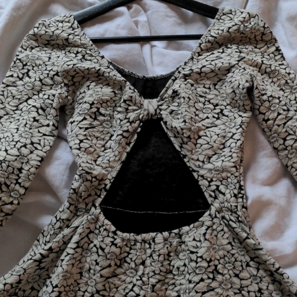 Hollister Black and White Quarter Sleeve Floral Dress - Picture 2 of 4
